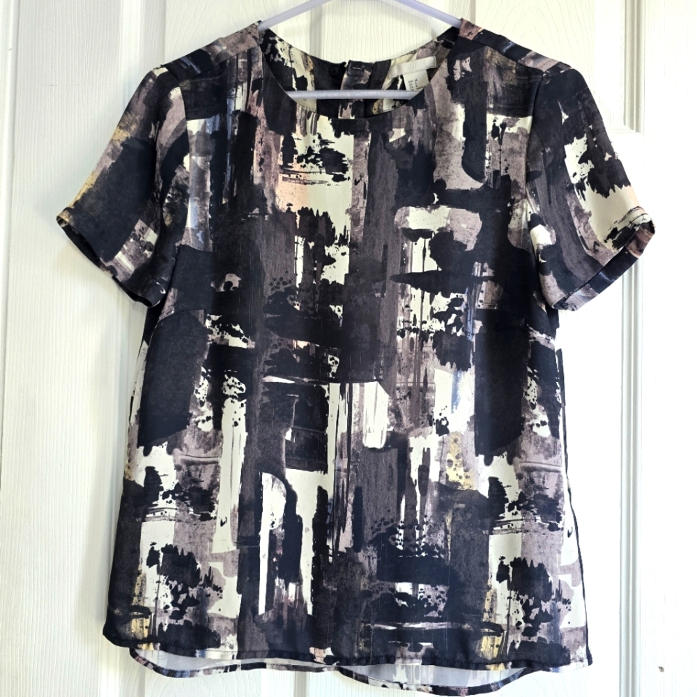 🌷Abstract Graphic Satin Top